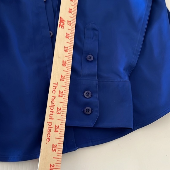 Chico’s No Iron Royal Blue Button Down Long Sleeved Button Cuff Shirt 2 - Picture 15 of 15